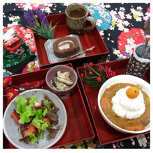 子供が喜ぶ‼︎ お重を開けたら〜〜カレーだよ(^o^)