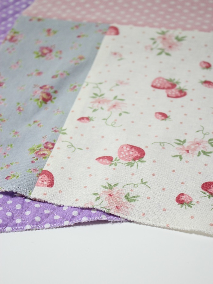 生地を裁って、端ミシンをします