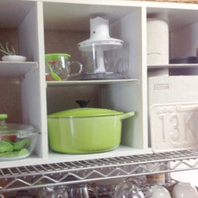 カラーボックス簡単DIY!奥の板を利用で奥行と仕切りをプラス