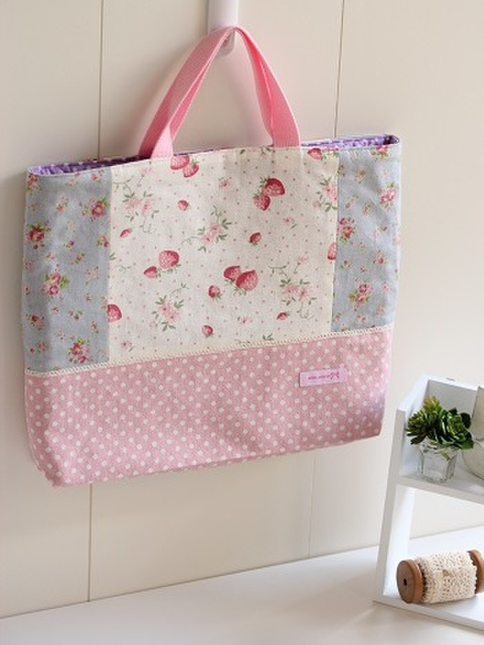 最後に表に返したらアイロンをかけ、上を押さえミシン