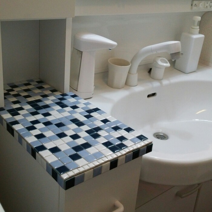 洗面所をタイルで簡単リメイク!