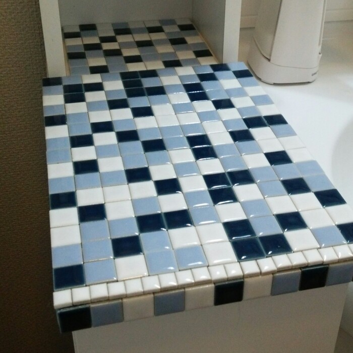 全面にタイルを貼って完成!