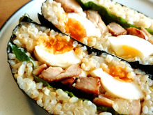 お腹も満足♥簡単照り焼きチキンで♪てりたまおにぎらず