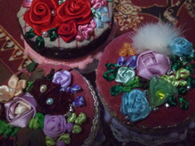 空き瓶の蓋、リボンでリメイク