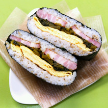 まるで高菜チャーハンな おにぎらず!ゴマが決め手