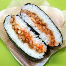 おつまみに最適な おにぎらず!納豆キムチーズ~