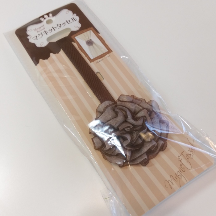 【100均】シックでかわいい♡セリアのカーテンタッセル