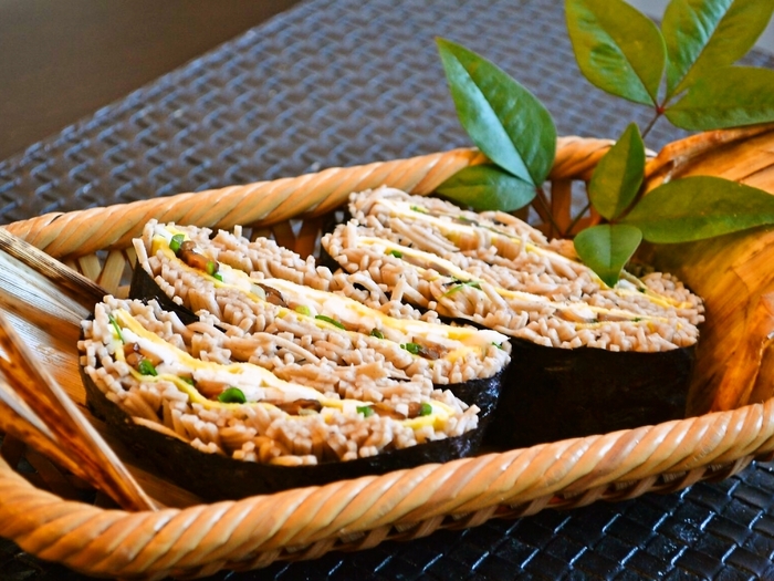 お蕎麦のおにぎらず 山かけそばを片手でね!