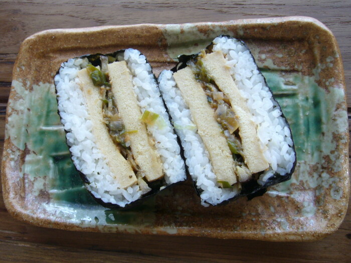 高野豆腐フライになすとネギ味噌たっぷりおにぎらず