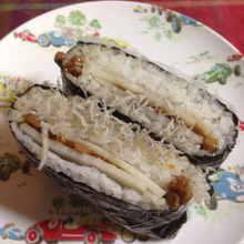 味噌がポイント!納豆✖︎スライス大根のおにぎらず
