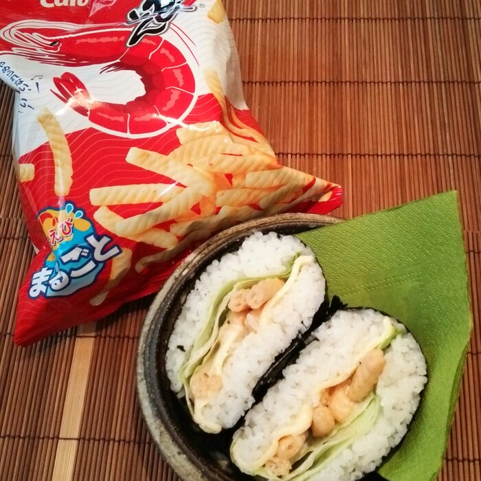 やめられない~♪お手軽えびせんおにぎらず
