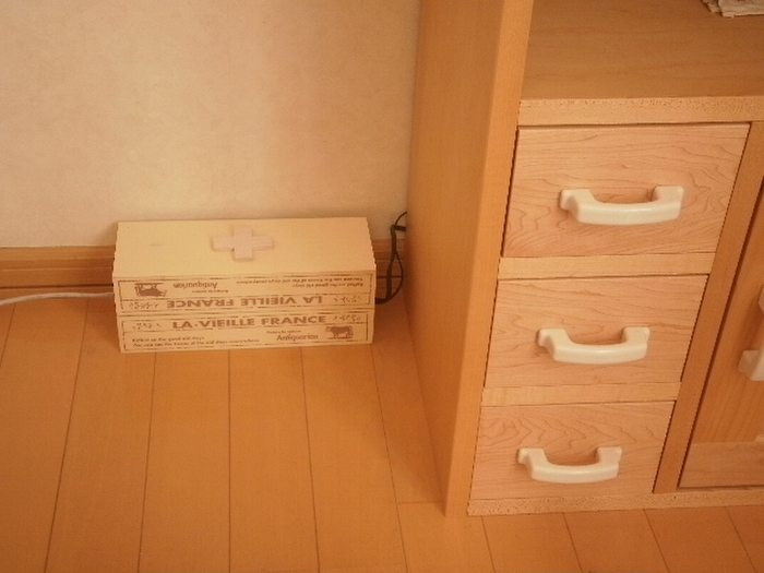 簡単!! 100均木製BOXで配線を隠して収納