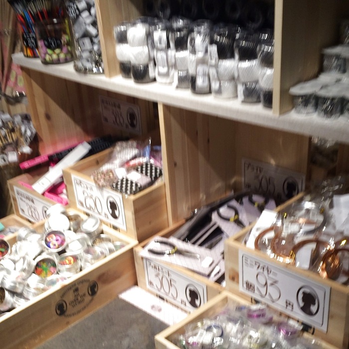 文房具や手芸品が沢山あります