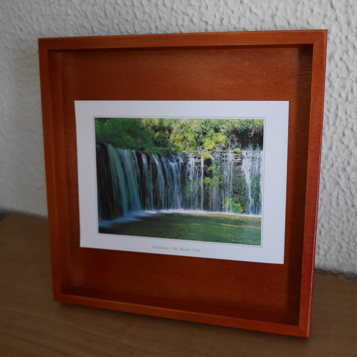 好きなポストカードや写真を飾る額縁に