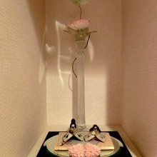 100均の造花で、おひなさまを素敵に飾る