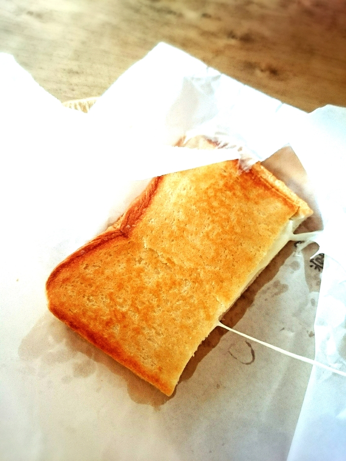 簡単!アイロンと紙袋で出来ちゃうグリルドチーズサンド