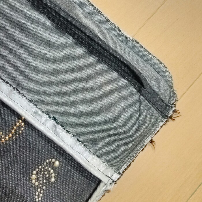 裏返して見たところ…