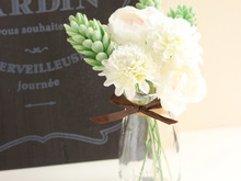 セリアのミルクビン風フラワーベース×造花でミニアレンジ♪