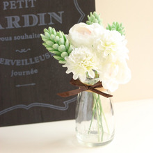 セリアのミルクビン風フラワーベース×造花でミニアレンジ♪