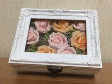 100均材料のみで☆おしゃれな春らしいフラワーBOX