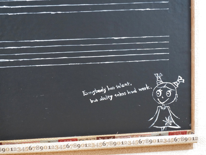 こどものピアノコーナーに!音符が書きたくなる黒板(作り方つき)