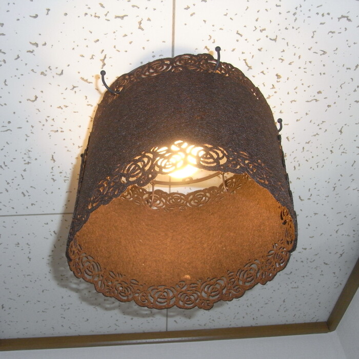 全部100均!トイレの照明カフェ風+グリーンガーランド