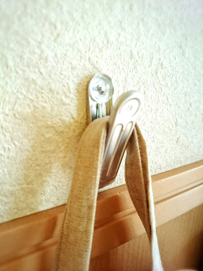 ピンで刺すだけ笑…