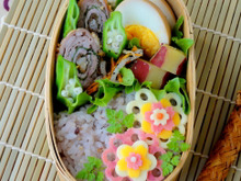 簡単♪華やか♪大人可愛いお花デコ弁当