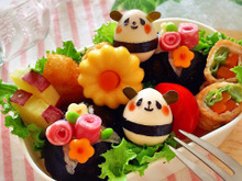 お花デコおにぎりとうずらパンダくん弁当