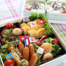仕切り容器に詰めただけ!簡単行楽弁当