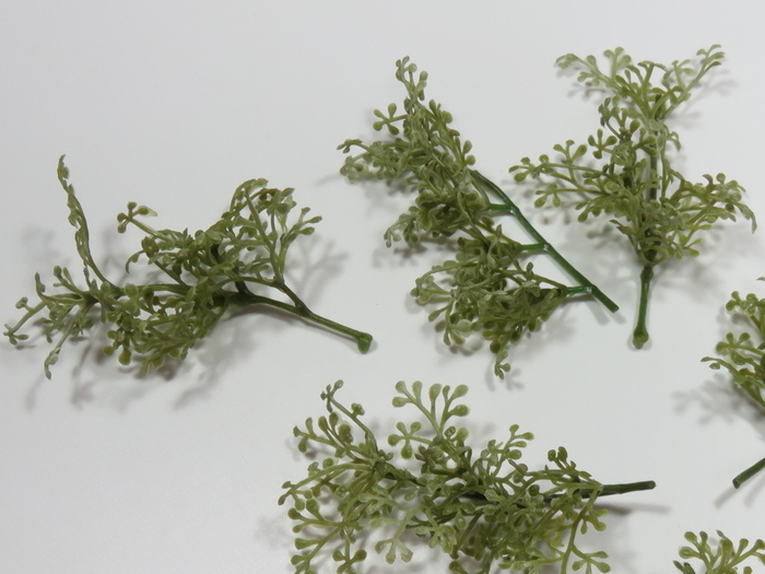 スプラウトピックも小さく使用します