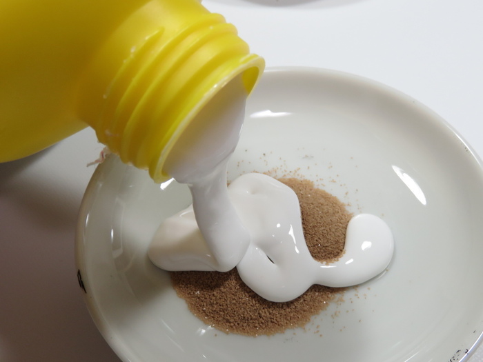 木工ボンドと混ぜます