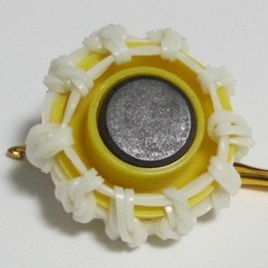 マグネットにゴムを被せる