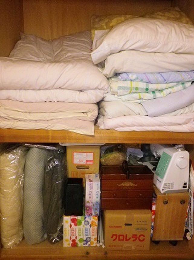押し入れ収納のコツ、例えば、立てて収納する!