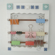 壁を使って!マグネットでカラフル可愛いクリップホルダー