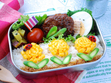 フライパン1枚分の薄焼き卵で出来る!簡単お花畑デコ弁当