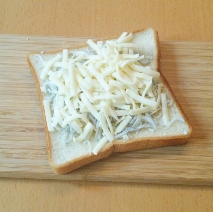 チーズをのせて、焼く
