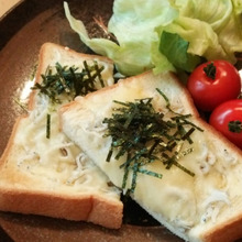 子供に大人気!ランチにおやつにお手軽しらすトースト