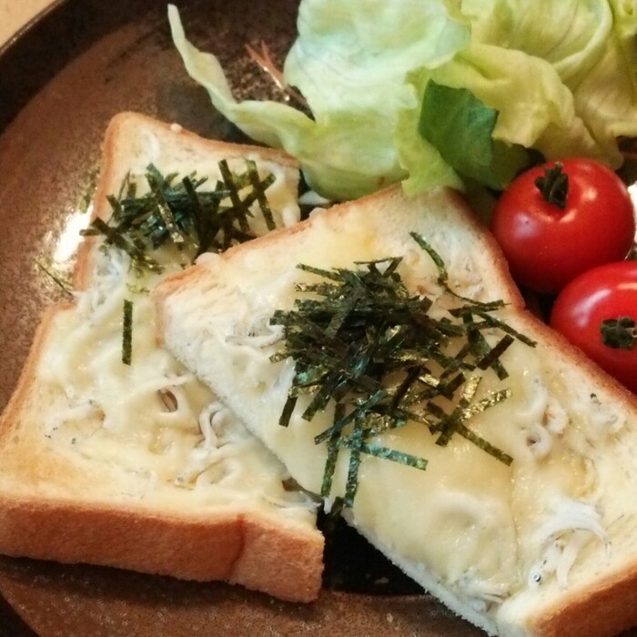 子供に大人気!ランチにおやつにお手軽しらすトースト