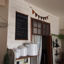 キッチン入口に板壁をDIY&壁紙でデコスペース確保♪
