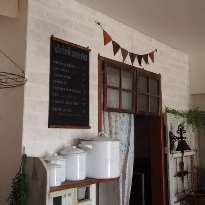 キッチン入口に板壁をDIY&壁紙でデコスペース確保♪