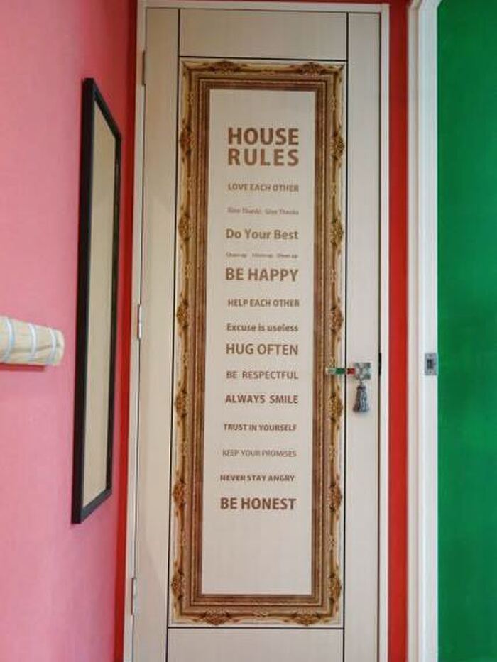 シールで簡単♪ドアのデコレーション