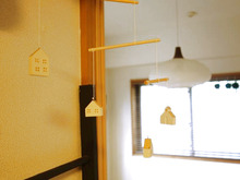 モビールを使って天井の空間を楽しむ