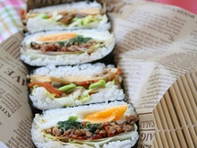 裏ワザ!「おにぎらず」をお弁当箱に綺麗に詰めよう♪