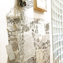 ラッピング用紙でフレンチな壁デコ