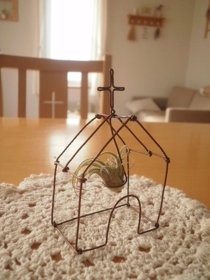 ワイヤーを使って小さなグリーンを可愛く飾る♪