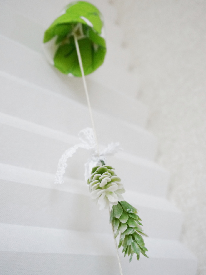 紙コップでモビール