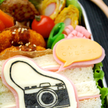レトロカメラのデコサンドイッチ弁当