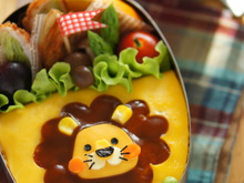 デミグラスソースでライオンのオムライス弁当