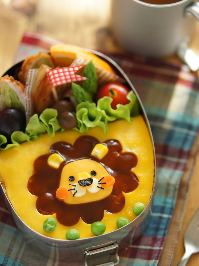 デミグラスソースでライオンのオムライス弁当